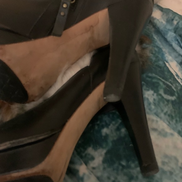 Ugg Foxley Gorgeous size 9 black platform fur boots - Picture 4 of 12